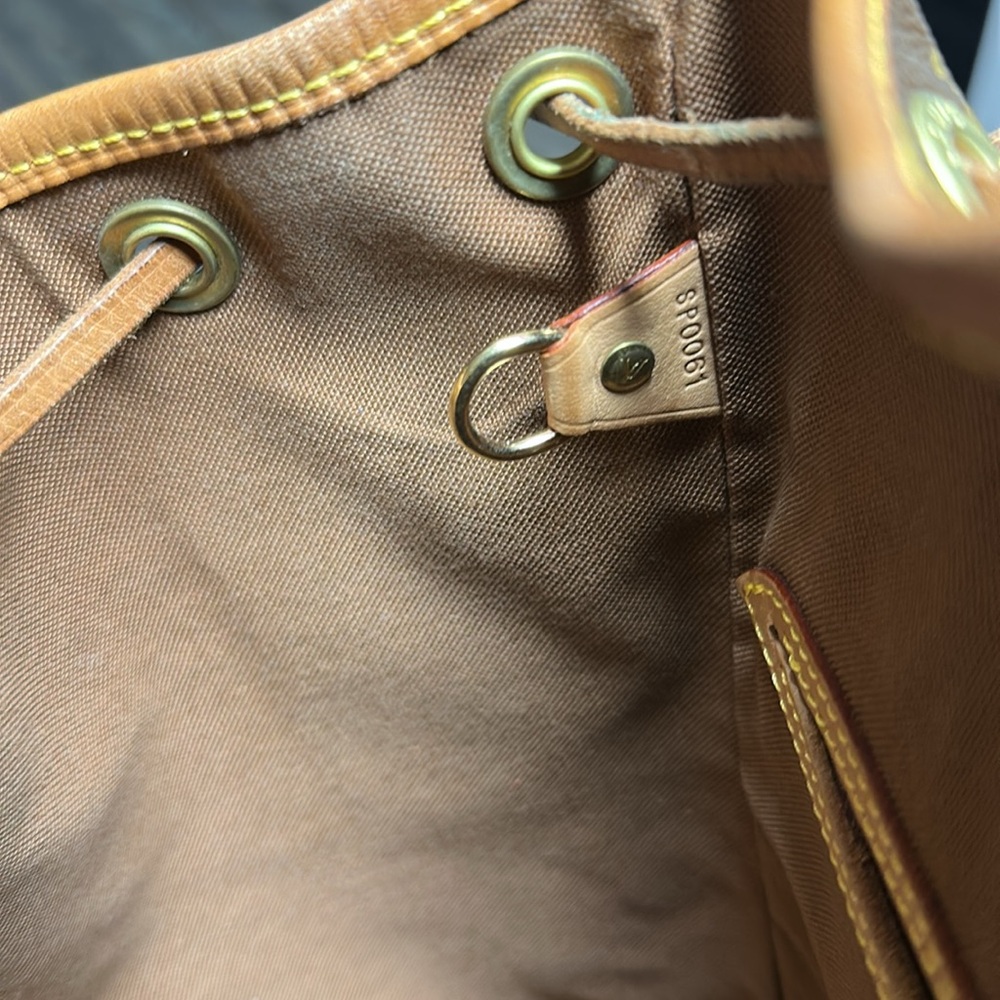 Louis Vuitton monogram montsouris mm bag only - Picture 13 of 17